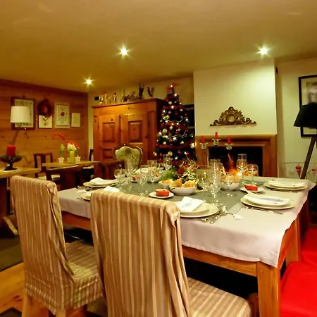 Maison Perriere - D'hotes & Jacuzzi Bed & Breakfast 2*